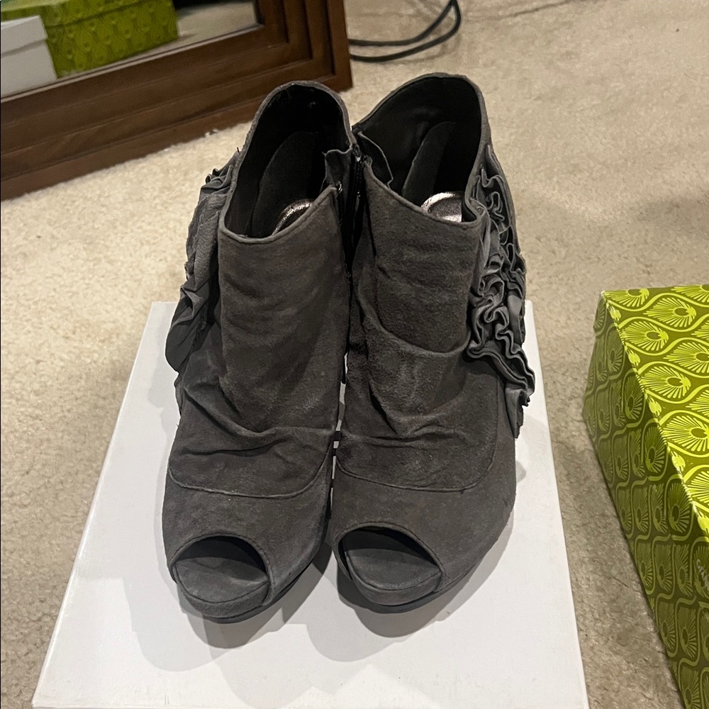 Bakers Shoes Scarlett Gray Heels